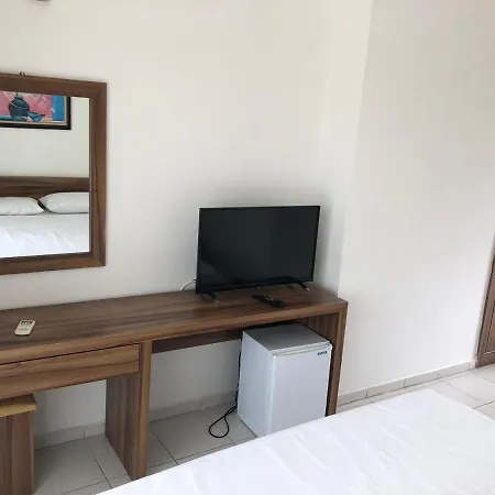 Monna Roza Hotell